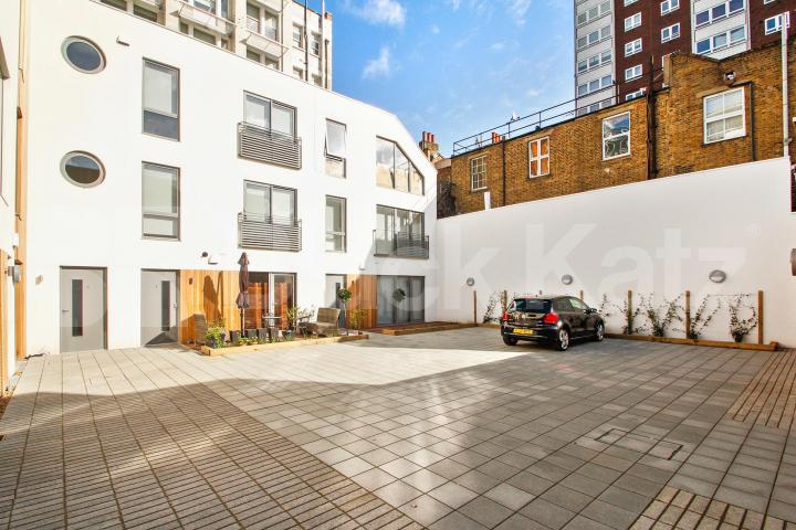 			New Instruction , 2 Bedroom, 1 bath, 1 reception Apartment			 Garrett Street , BARBICAN